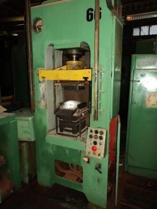 Продается пресс гидравлический для изготовления изделий из пластмасс ДВ2428